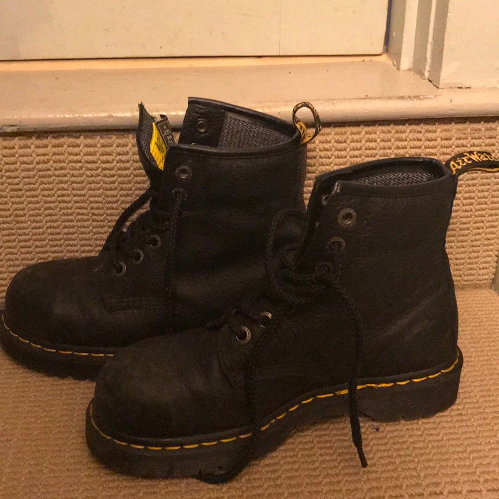 Men’s doc martins size 6